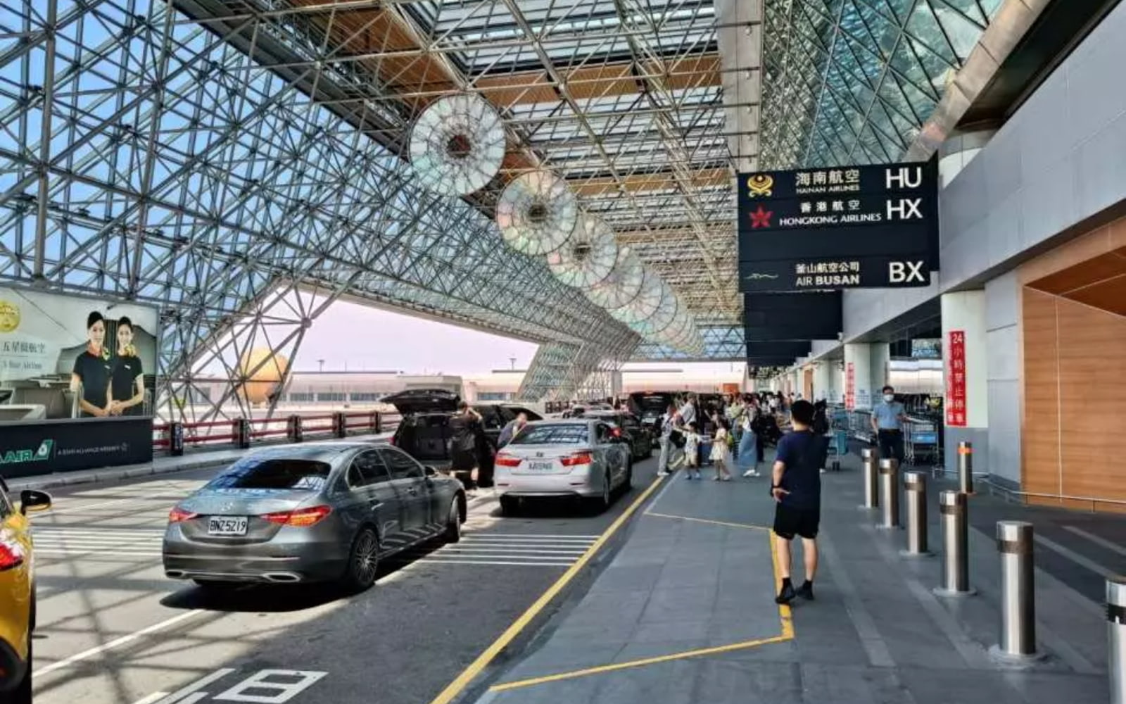 Có nhiều phương tiện cho bạn lựa chọn để di chuyển về trung tâm Đài Bắc từ sân bay.