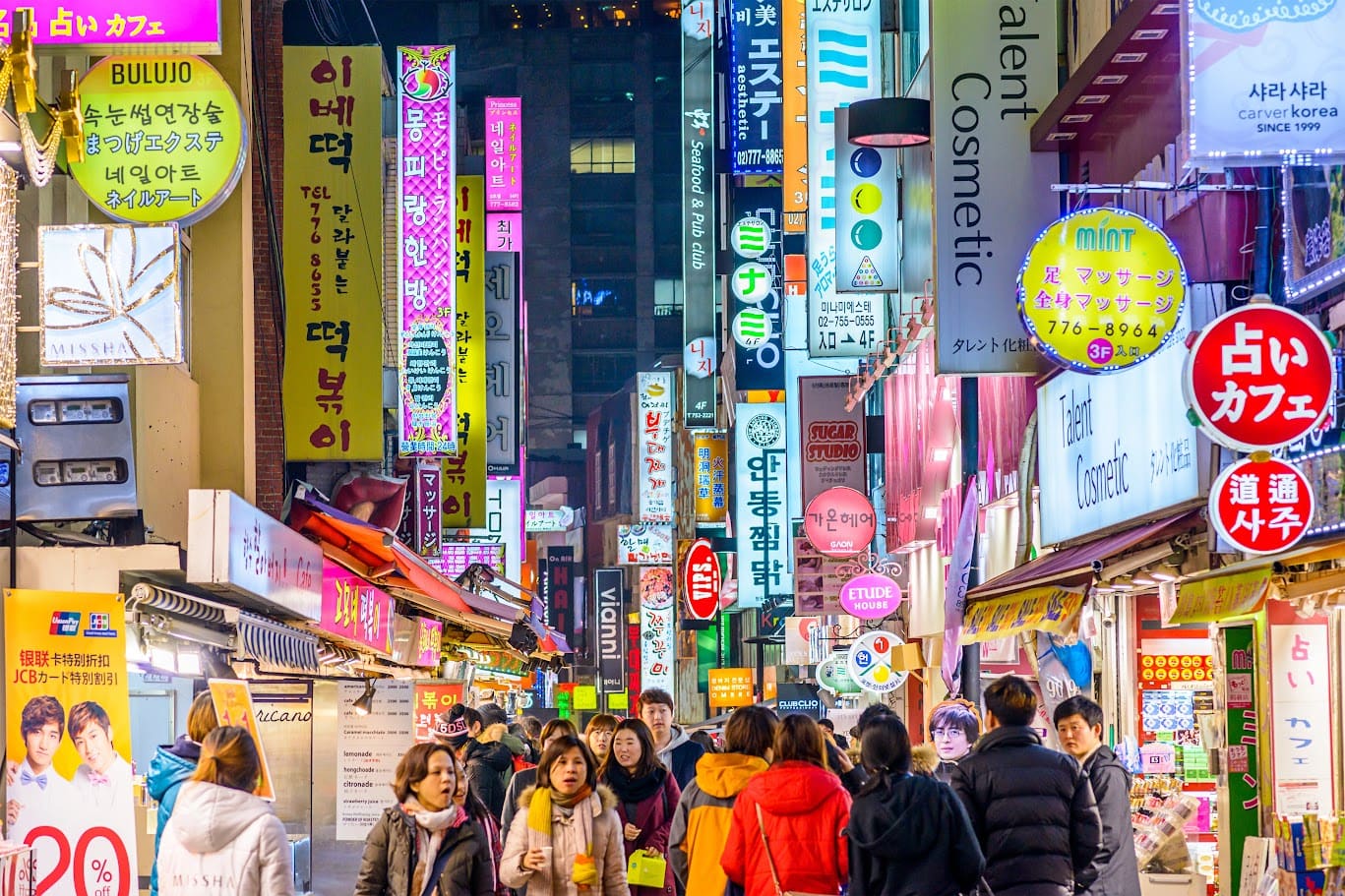 Đặt vé máy bay Hàn Quốc để trải nghiệm nhịp sống sôi động của Myeongdong