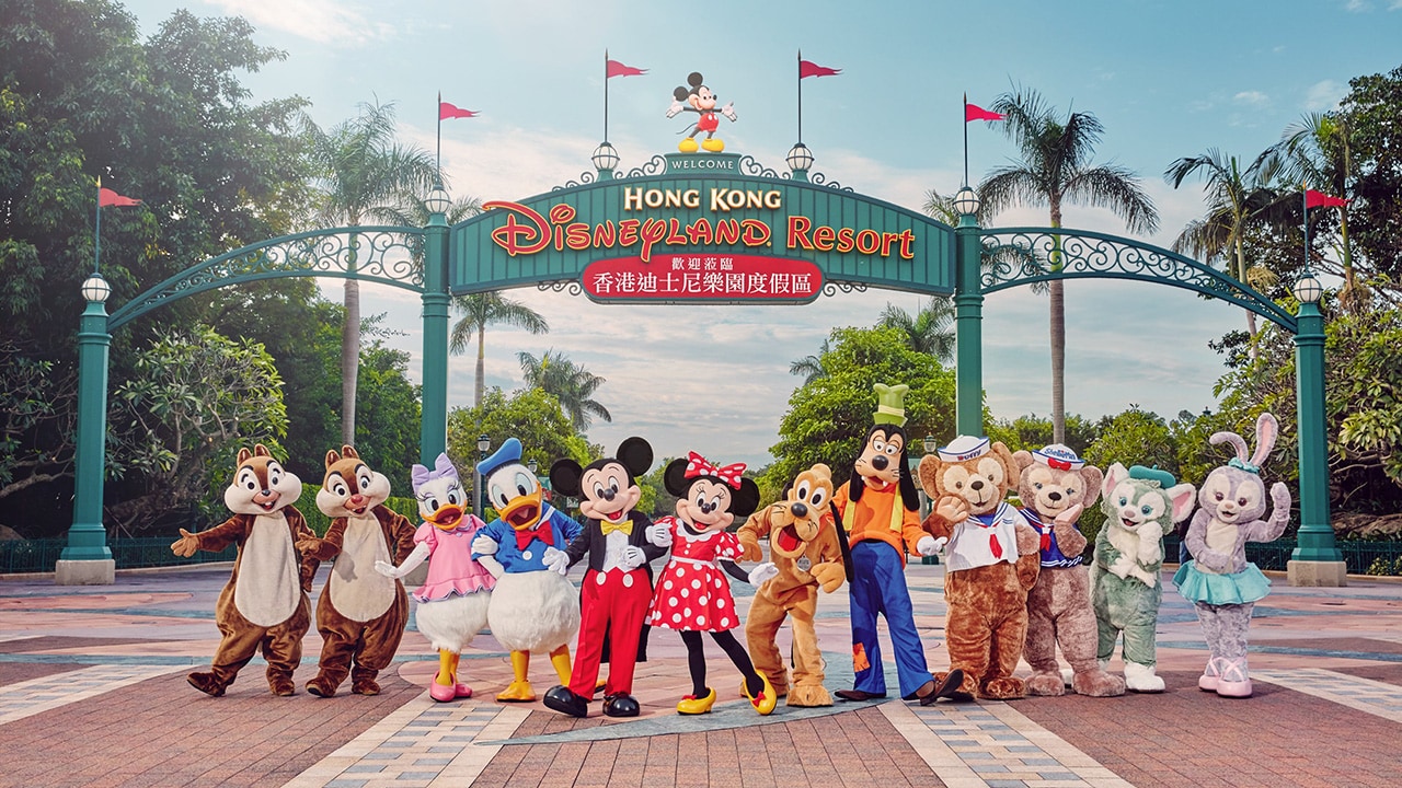 Công viên Disneyland là một trong những lý do để du khách đặt vé máy bay đi Hong Kong giá rẻ.