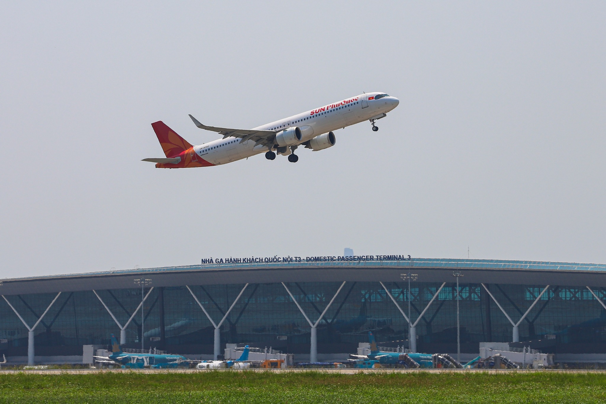 Mua vé máy bay từ Hong Kong về Việt Nam giá tốt cùng hãng hàng không Sun PhuQuoc Airways.