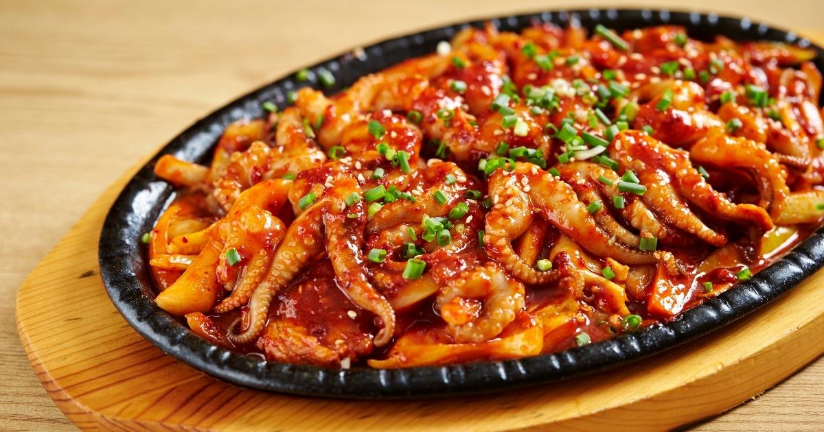 Sau chuyến bay Phú Quốc Hàn Quốc, bạn nên thử bạch tuộc xào cay
