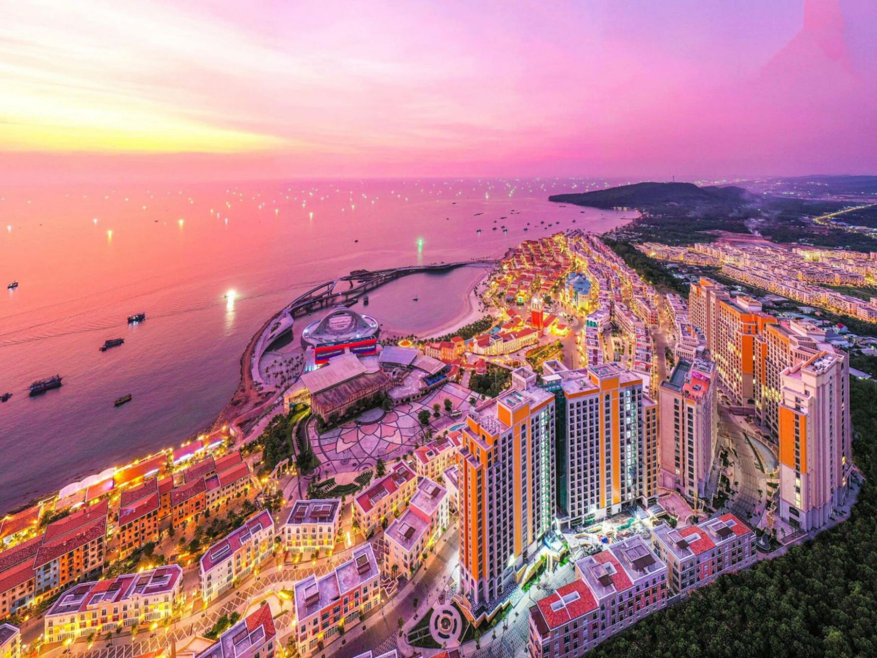 Săn vé máy bay từ Đài loan về Việt Nam để khám phá Thị trấn Hoàng Hôn – Sunset Town