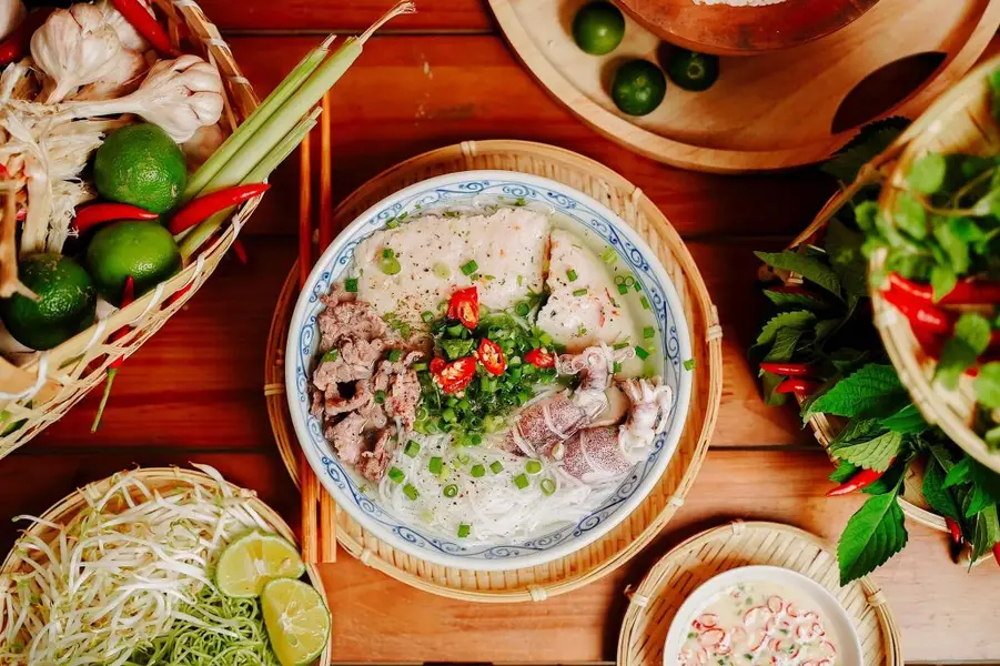 Bạn nên thử bún quậy khi bay từ Đà Nẵng đến Phú Quốc du lịch