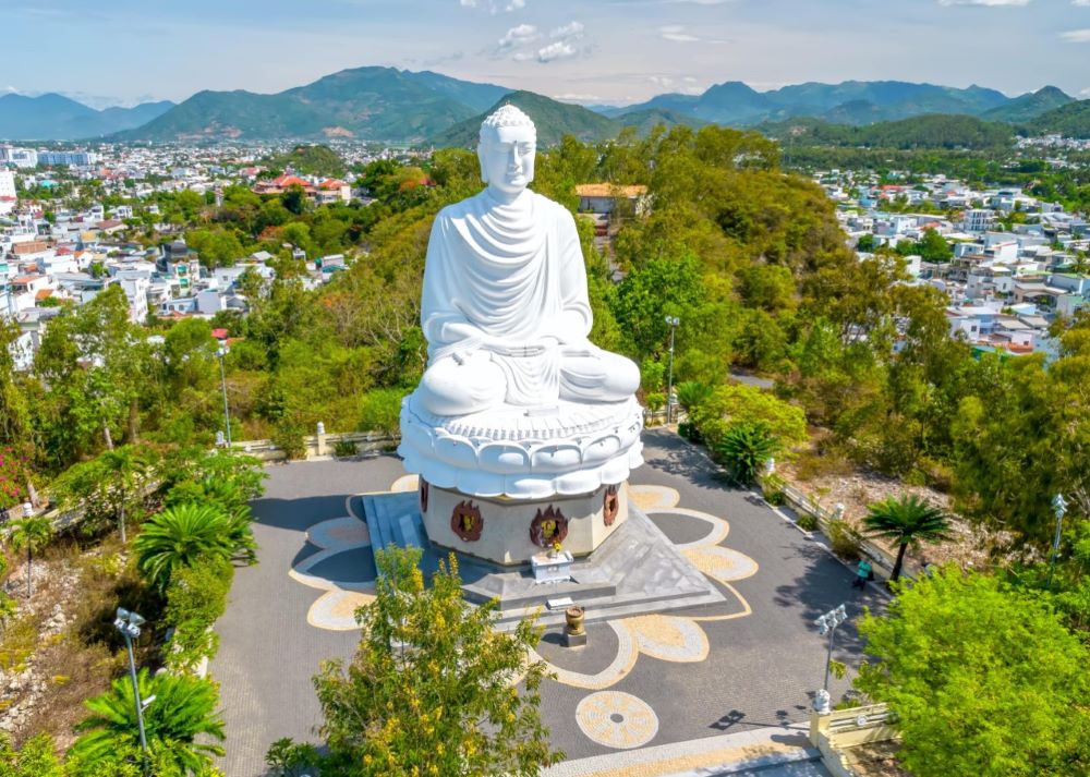 Long Sơn là ngôi chùa cổ có tiếng tại Nha Trang