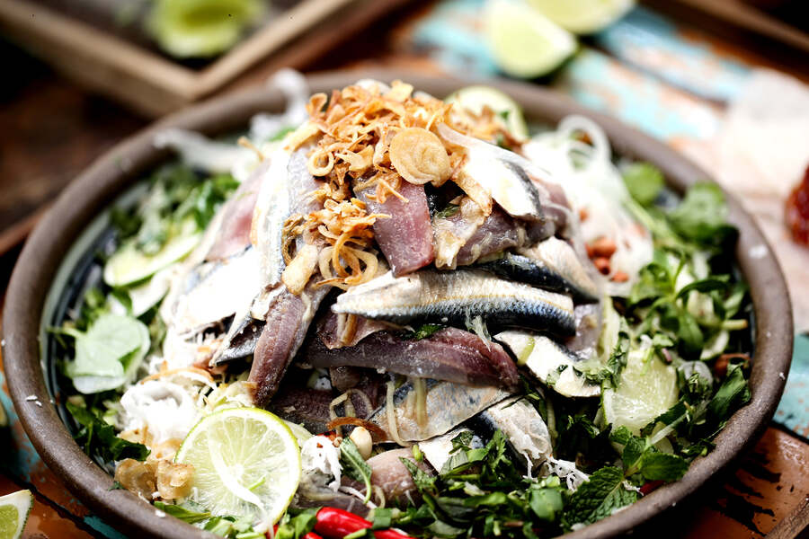 Đặt vé máy bay Đài Bắc đi Phú Quốc để thưởng thức gỏi cá trích ngon trứ danh.