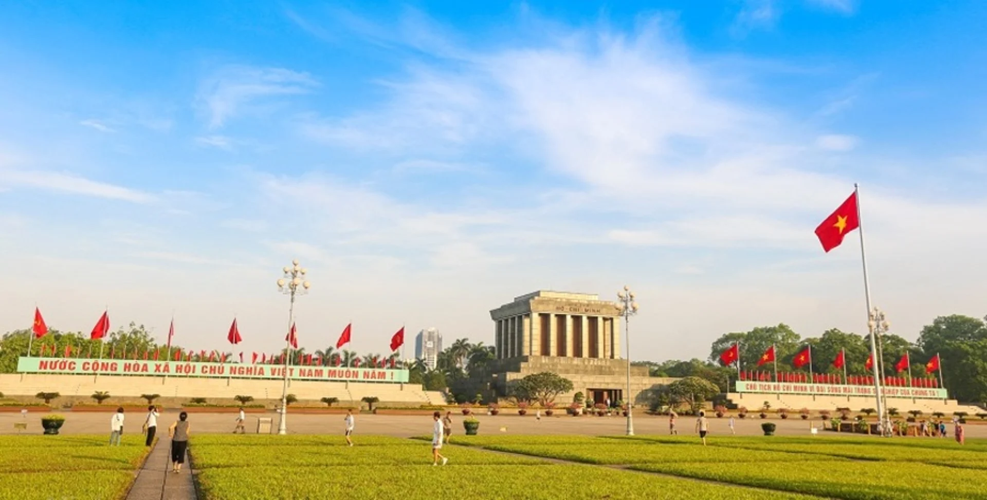 Vé máy bay Đài Bắc Hà Nội đưa du khách đến thăm Lăng Bác