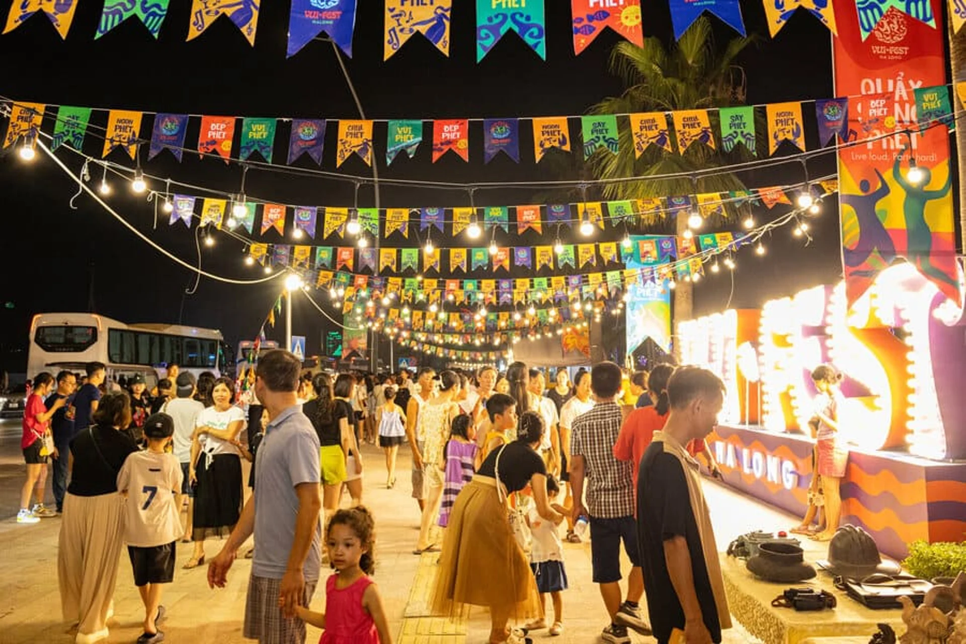Săn vé máy bay Hà Nội - Phú Quốc để khám phá VUI-Fest Bazaar