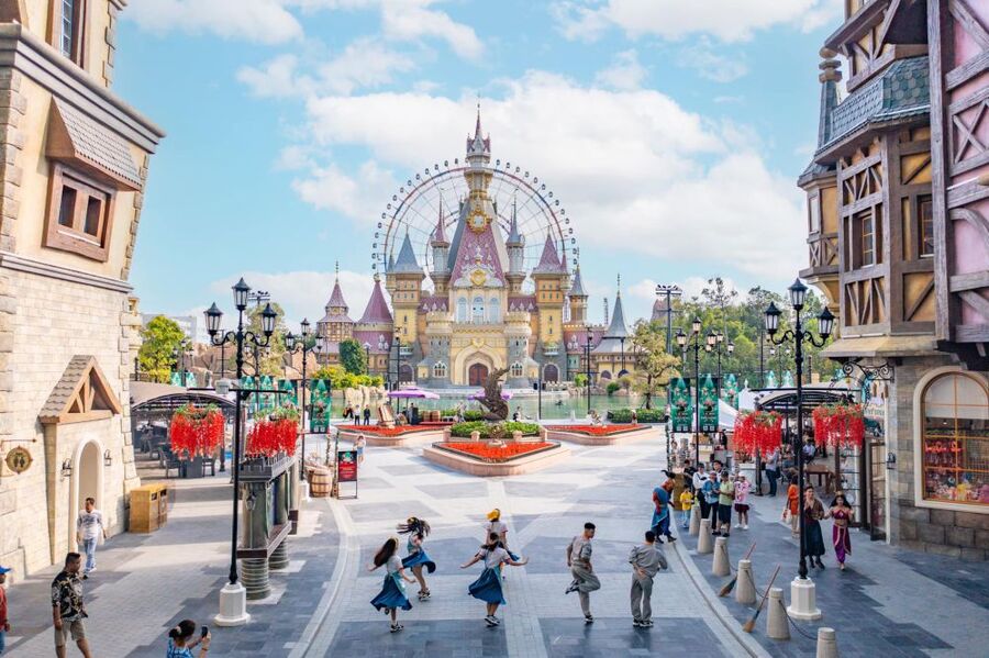 Du khách nên tham quan VinWonders sau chuyến bay Phú Quốc Nha Trang