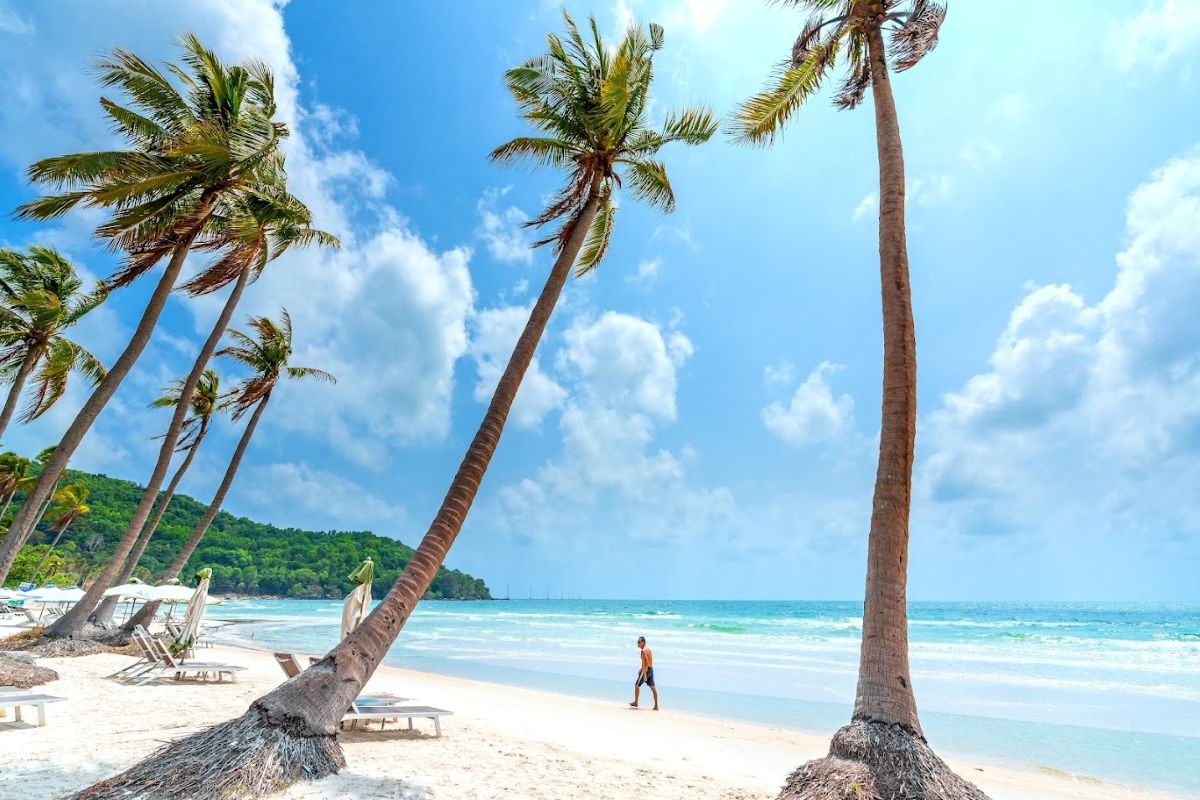 Bãi biển Gành Dầu thu hút nhiều du khách đến Phú Quốc