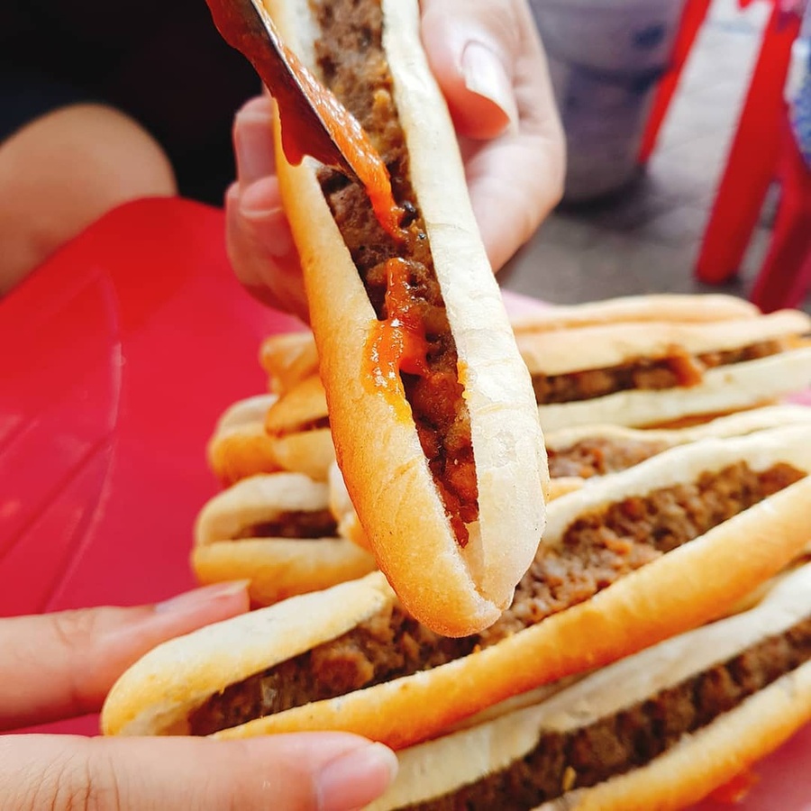 Du khách nên thử bánh mì cay khi hoàn tất chuyến bay Phú Quốc Hải Phòng